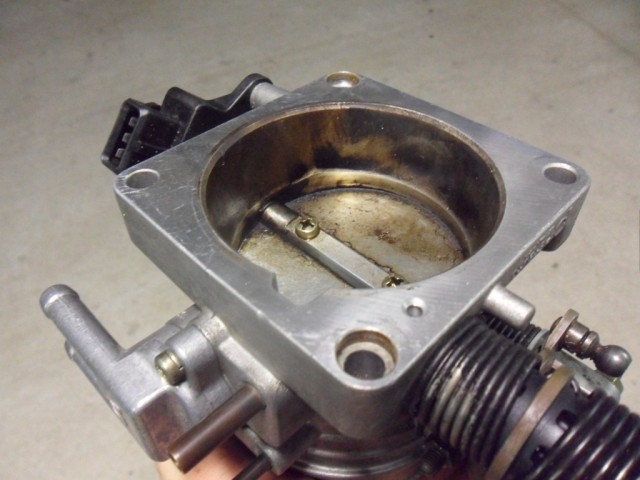 Throttle Body Top Gunk.JPG