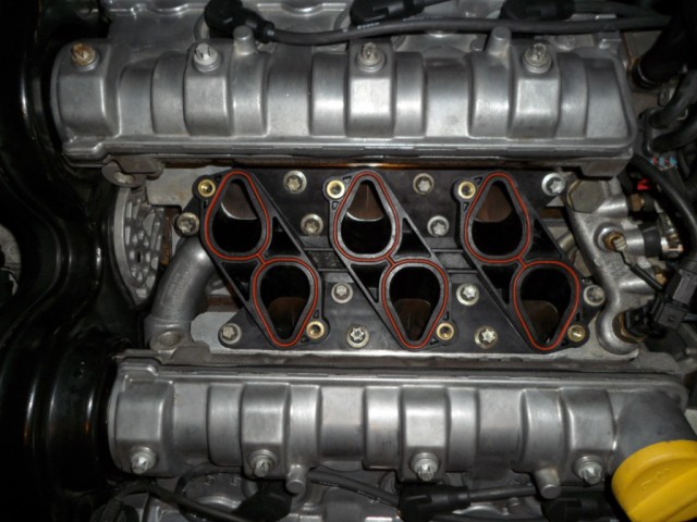 Lower%20Manifold%20Fitted.JPG